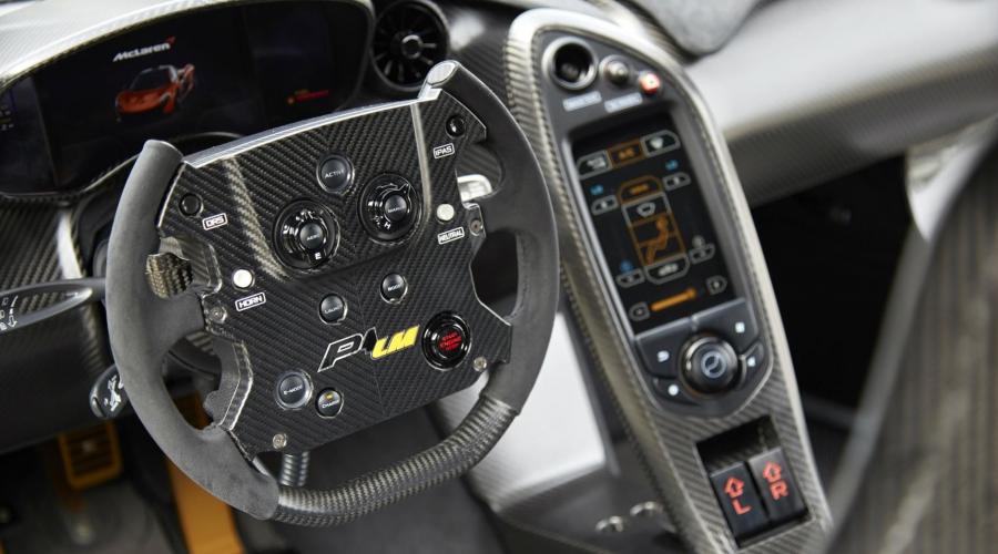 Панель приборов McLaren P1 LM 2016 года  (фото 11 из 11)